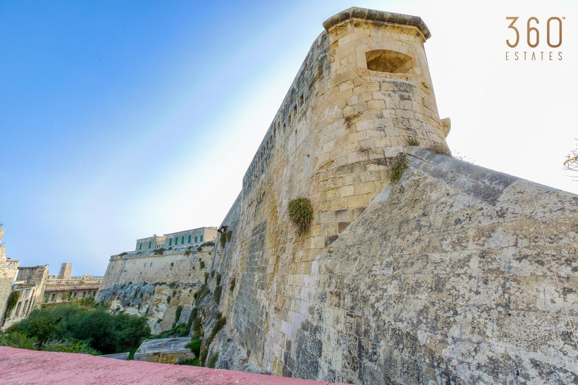 Comfortable 1Br Home With Maltese Balcony In Valletta By 360 Estates Bagian luar foto