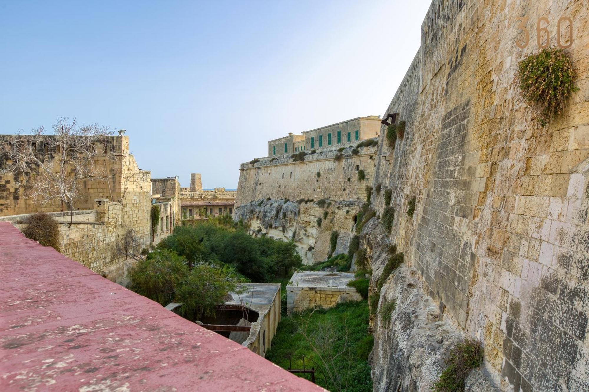 Comfortable 1Br Home With Maltese Balcony In Valletta By 360 Estates Bagian luar foto